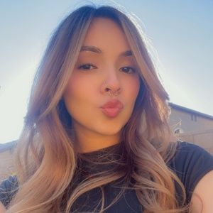 Meet your Posher, Becca